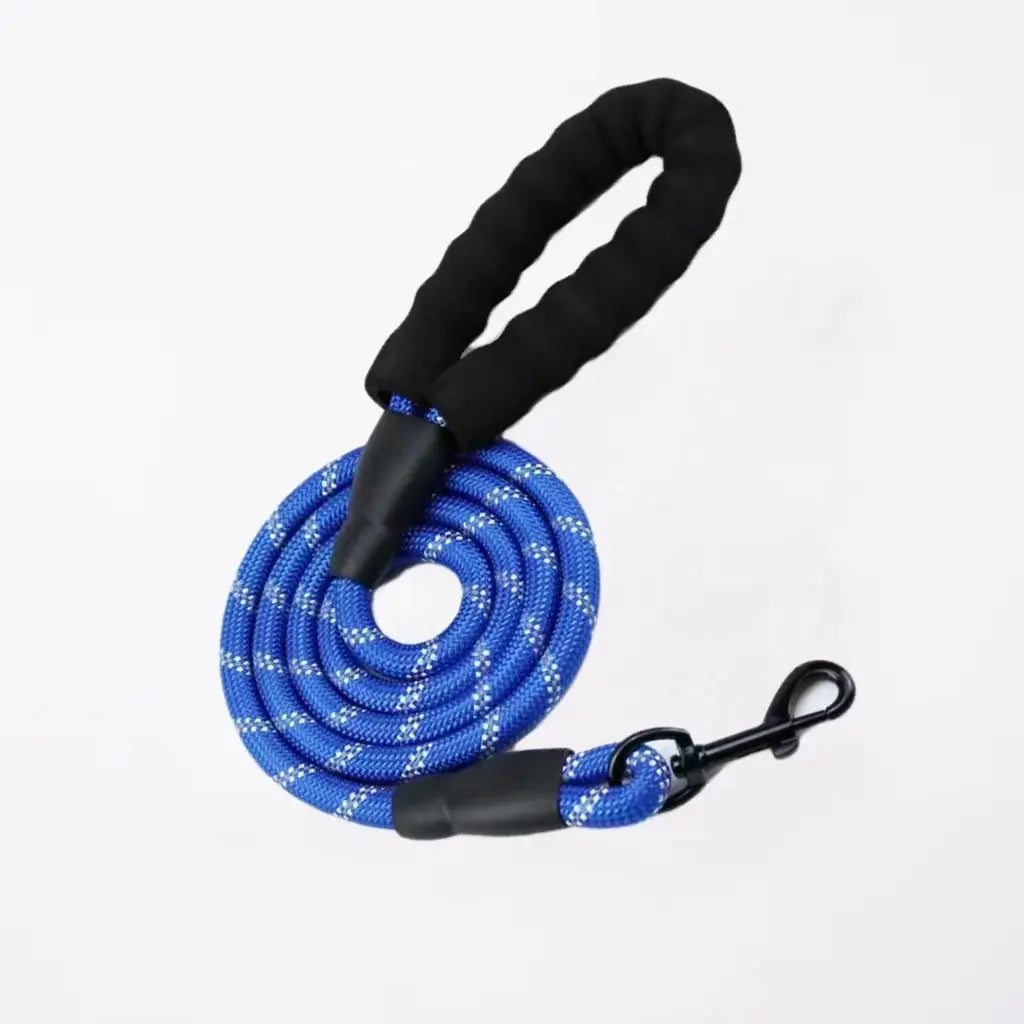 Premium Heavy-Duty No-Pull Dog Leash for Large Breeds, Chew-Resistant Reflective Rope with Comfortable Padded Handle, Ideal for Outdoor Training and Night Safety.