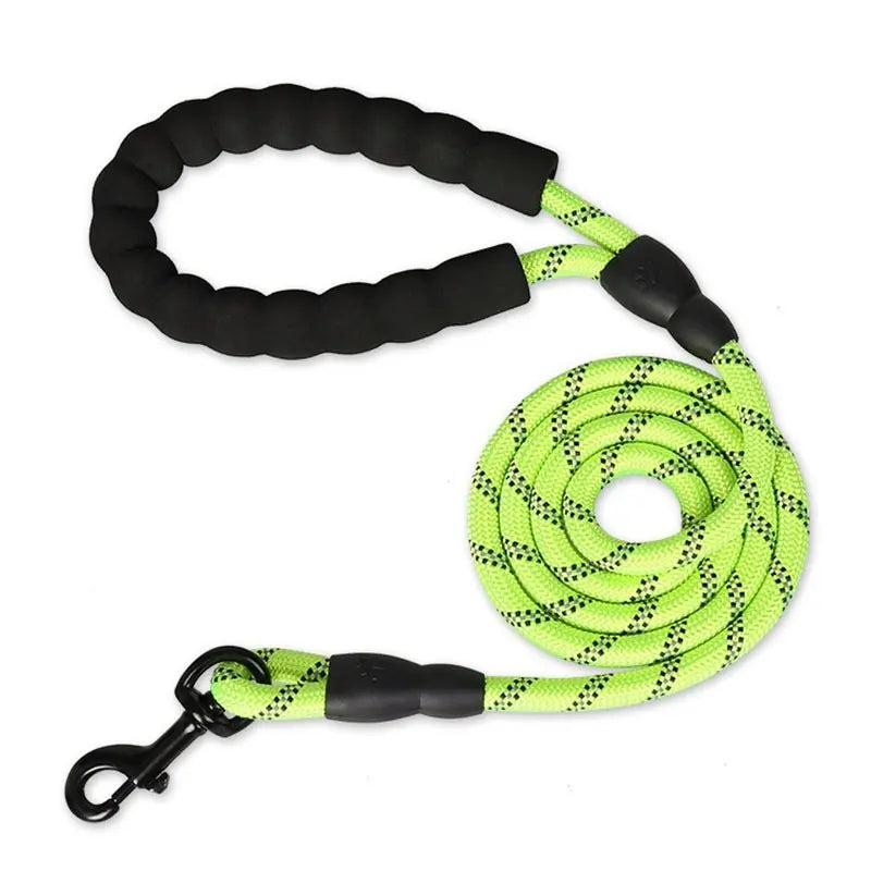 Premium Heavy-Duty No-Pull Dog Leash for Large Breeds, Chew-Resistant Reflective Rope with Comfortable Padded Handle, Ideal for Outdoor Training and Night Safety.