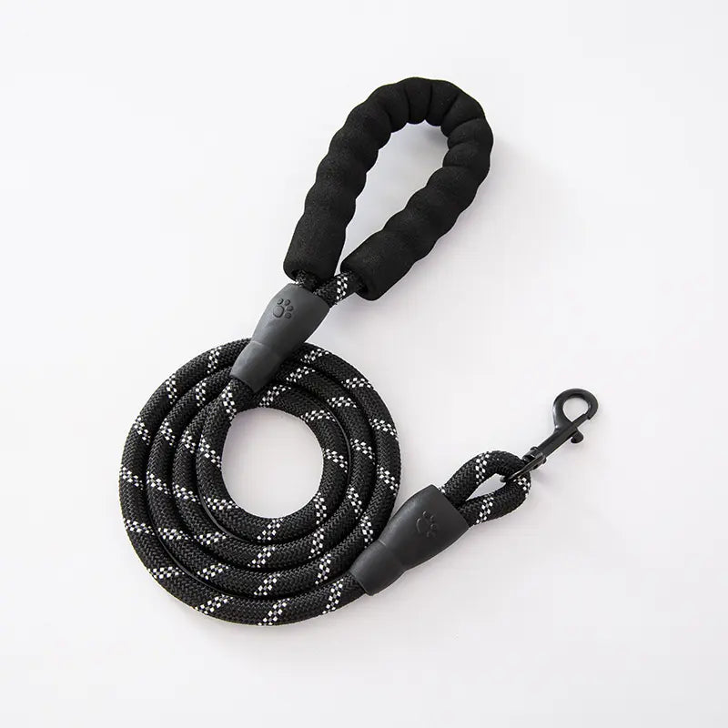 Premium Heavy-Duty No-Pull Dog Leash for Large Breeds, Chew-Resistant Reflective Rope with Comfortable Padded Handle, Ideal for Outdoor Training and Night Safety.